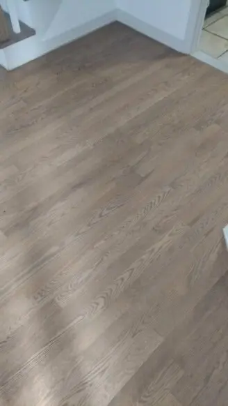 Teinture de plancher en chêne