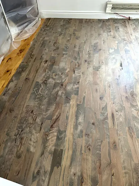 Sablage de plancher de bois franc en érable Plancher d'érable coloré