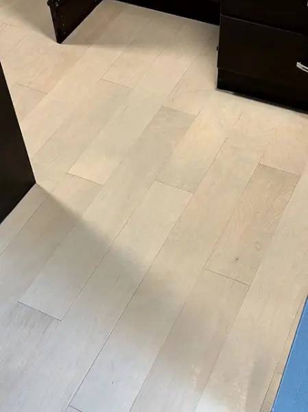 sablage érable teint gris blanc