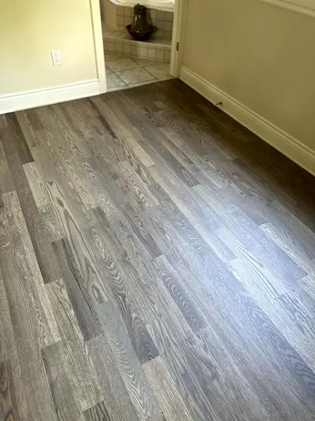 Teinture sur plancher de chêne